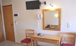 Τρίκλινο δωμάτιο, Brati beach Αρκούδι ξενοδοχεία δωμάτια διαμονή Κυλλήνη
